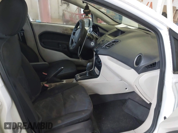 2013 Ford Fiesta S z VIN 3FADP4TJ2DM215185, wystawiony jako IAAI lot #42365480 z przebiegiem 193 072 mil mil oraz . Historia ofert i sprzedaży dostępna na DreamBid. Obrazek 5.
