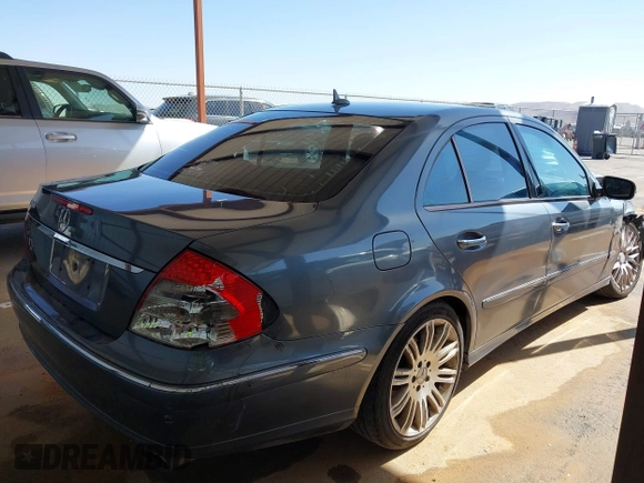 2007 Mercedes-Benz E 350 z VIN WDBUF56X37B105789, wystawiony jako IAAI lot #42010158 z przebiegiem Nie podano mil oraz . Historia ofert i sprzedaży dostępna na DreamBid. Obrazek 13.
