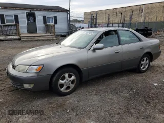 1997 Lexus ES 300 z VIN JT8BF22G9V0063763, wystawiony jako Copart lot #48317435 z przebiegiem 157 873 mil mil oraz Czysty tytuł • Clean title. Historia ofert i sprzedaży dostępna na DreamBid. Obrazek 1.