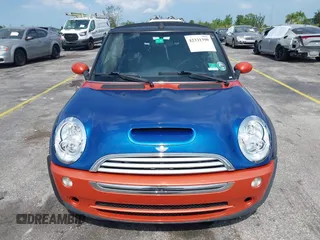 2007 MINI Convertible z VIN WMWRF33557TG16283, wystawiony jako IAAI lot #42331390 z przebiegiem 117 902 mil mil oraz . Historia ofert i sprzedaży dostępna na DreamBid. Obrazek 6.