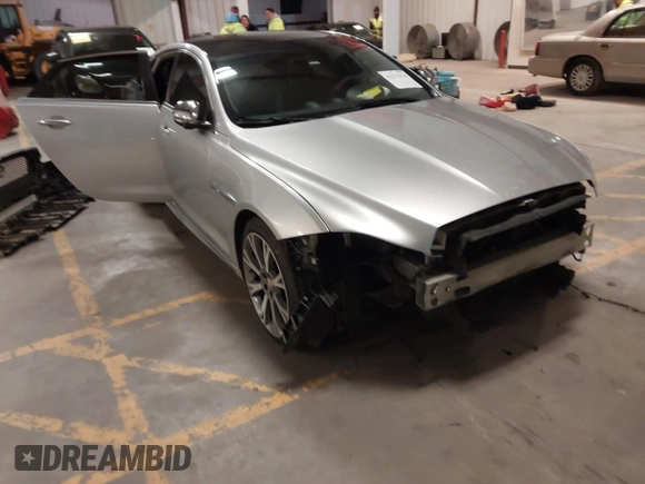 2015 Jaguar XJ with VIN SAJWA1CZ8F8V83873, listed as a IAAI auction lot 41271111 with 94,830 mi miles. Bid and sale history available at carsss.com. Image 1.