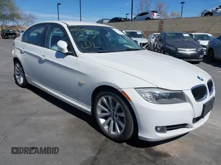 2011 BMW 3 Series 328i z VIN WBAPH5G54BNM83212, wystawiony jako IAAI lot #41643681 z przebiegiem 116 759 mil mil oraz . Historia ofert i sprzedaży dostępna na DreamBid. Obrazek 1.