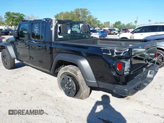 2024 Jeep Gladiator Sport S с VIN 1C6HJTAG6RL111586, выставлен на аукционе IAAI как лот 41833397 с пробегом 2 452 миль миль и . История ставок и продаж доступна на DreamBid. Изображение 3.