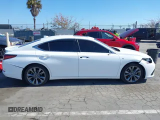 2019 Lexus ES 350 with VIN 58ABZ1B1XKU043349, listed as a IAAI auction lot 42272317 with 90,182 mi miles and . Bid and sale history available at DreamBid. Image 14.