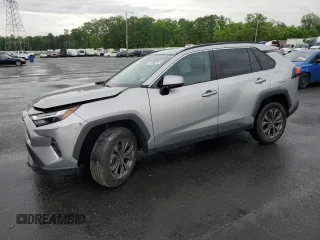 2023 Toyota RAV4 Hybrid XLE Premium z VIN 4T3B6RFV2PU121388, wystawiony jako Copart lot #55665905 z przebiegiem 39 101 mil mil oraz Szkoda całkowita • Salvage title. Historia ofert i sprzedaży dostępna na DreamBid. Obrazek 1.