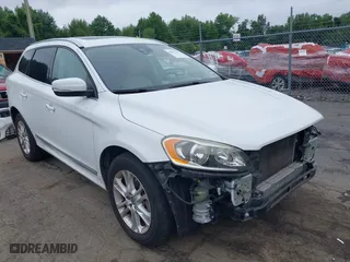 2015 Volvo XC60 T5 Drive-E Premier with VIN YV440MDK1F2741174, listed as a IAAI auction lot 40021905 with 95,897 mi miles. Bid and sale history available at carsss.com. Image 1.