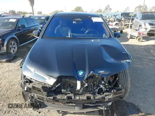 2022 BMW iX xDrive50 z VIN WB523CF07NCJ80006, wystawiony jako IAAI lot #41631767 z przebiegiem 28 311 mil mil oraz . Historia ofert i sprzedaży dostępna na DreamBid. Obrazek 13.