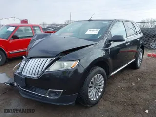 2011 Lincoln MKX with VIN 2LMDJ6JK1BBJ23423, listed as a IAAI auction lot 41704822 with NaN miles. Bid and sale history available at carsss.com. Image 2.