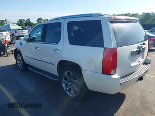 2007 Cadillac Escalade z VIN 1GYEC63817R312426, wystawiony jako IAAI lot #42332110 z przebiegiem 267 506 mil mil oraz . Historia ofert i sprzedaży dostępna na DreamBid. Obrazek 3.