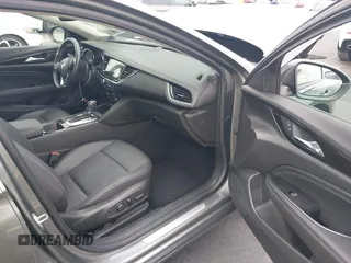 2018 Buick Regal Essence с VIN W04GP6SX2J1117351, выставлен на аукционе IAAI как лот 42437446 с пробегом 63 011 миль миль и . История ставок и продаж доступна на DreamBid. Изображение 5.