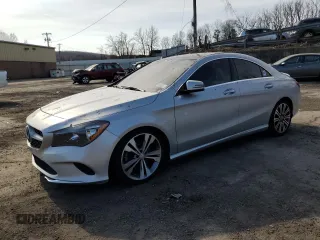 2018 Mercedes-Benz CLA 250 z VIN WDDSJ4GB2JN583699, wystawiony jako Copart lot #48638515 z przebiegiem 94 772 mil mil oraz Nie do naprawy. Historia ofert i sprzedaży dostępna na DreamBid. Obrazek 1.