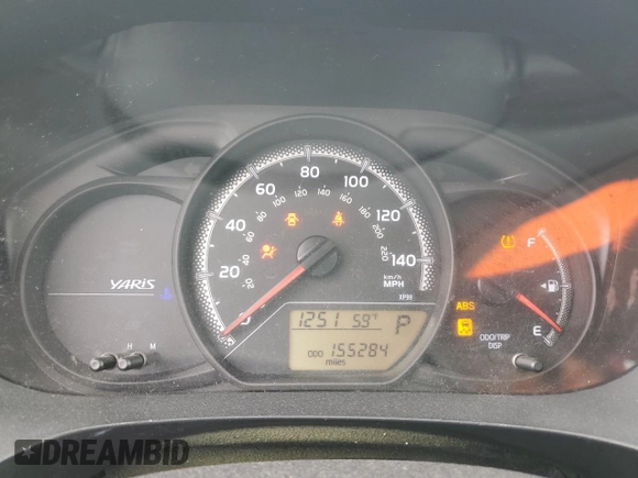 2015 Toyota Yaris L z VIN VNKKTUD30FA035966, wystawiony jako Copart lot #56693685 z przebiegiem 155 284 mil mil oraz Szkoda całkowita • Salvage title. Historia ofert i sprzedaży dostępna na DreamBid. Obrazek 9.
