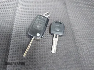 2009 Volkswagen Jetta S z VIN 3VWHM71KX9M134604, wystawiony jako IAAI lot #42468306 z przebiegiem 109 509 mil mil oraz . Historia ofert i sprzedaży dostępna na DreamBid. Obrazek 11.