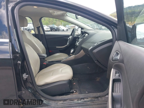 2015 Ford Focus Titanium с VIN 1FADP3J28FL213712, выставлен на аукционе IAAI как лот 42158433 с пробегом 173 696 миль миль и . История ставок и продаж доступна на DreamBid. Изображение 5.