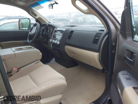 2010 Toyota Tundra 4WD Truck with VIN 5TFCY5F13AX009786, listed as a IAAI auction lot 41354641 with 204,918 mi miles. Bid and sale history available at carsss.com. Image 5.