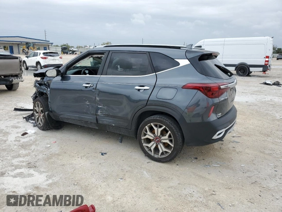 2021 Kia Seltos SX z VIN KNDETCA27M7203303, wystawiony jako Copart lot #48563105 z przebiegiem 51 176 mil mil oraz Nie do naprawy • Non repairable. Historia ofert i sprzedaży dostępna na DreamBid. Obrazek 2.