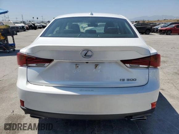2018 Lexus IS 300 z VIN JTHBA1D22J5077107, wystawiony jako Copart lot #62941135 z przebiegiem 44 754 mil mil oraz Szkoda całkowita • Salvage title. Historia ofert i sprzedaży dostępna na DreamBid. Obrazek 6.