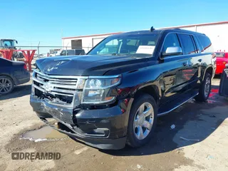 2018 Chevrolet Suburban Premier z VIN 1GNSCJKC5JR386545, wystawiony jako IAAI lot #41684349 z przebiegiem 130 511 mil mil oraz . Historia ofert i sprzedaży dostępna na DreamBid. Obrazek 2.