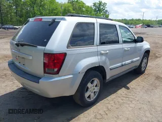 2007 Jeep Grand Cherokee Laredo with VIN 1J8GS48K47C516272, listed as a IAAI auction lot 42155035 with 181,132 mi miles. Bid and sale history available at carsss.com. Image 4.