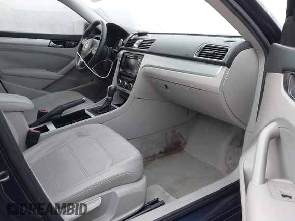 2012 Volkswagen Passat SE z VIN 1VWBP7A35CC106014, wystawiony jako IAAI lot #41150524 z przebiegiem 117 309 mil mil oraz . Historia ofert i sprzedaży dostępna na DreamBid. Obrazek 5.