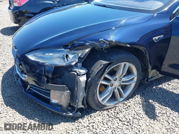 2014 Tesla Model S 60 with VIN 5YJSA1H18EFP31969, listed as a IAAI auction lot 42312485 with 90,043 mi miles and . Bid and sale history available at DreamBid. Image 6.