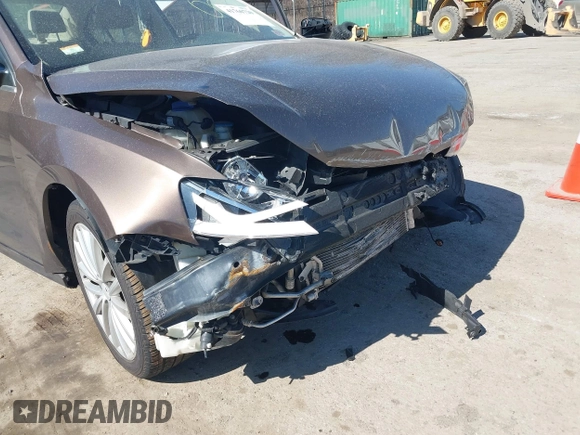 2011 Volkswagen Jetta SEL z VIN 3VWLX7AJXBM300389, wystawiony jako IAAI lot #41760720 z przebiegiem 249 087 mil mil oraz . Historia ofert i sprzedaży dostępna na DreamBid. Obrazek 6.