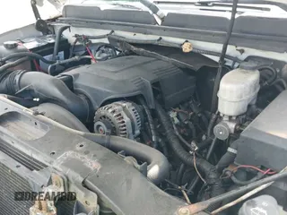 2009 Chevrolet Silverado 2500HD Work Truck z VIN 1GCHK49K59E134981, wystawiony jako IAAI lot #42471953 z przebiegiem 271 487 mil mil oraz . Historia ofert i sprzedaży dostępna na DreamBid. Obrazek 19.