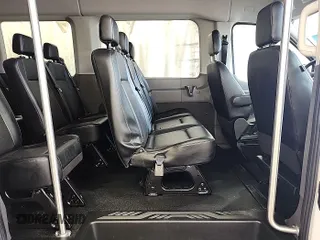 2023 Ford Transit Passenger XL z VIN 1FBAX2C82PKB52779, wystawiony jako IAAI lot #42518235 z przebiegiem 9 080 mil mil oraz . Historia ofert i sprzedaży dostępna na DreamBid. Obrazek 11.