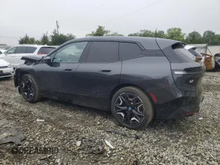 2022 BMW iX xDrive50 z VIN WB523CF08NCK28256, wystawiony jako Copart lot #58966325 z przebiegiem 20 721 mil mil oraz Szkoda całkowita • Salvage title. Historia ofert i sprzedaży dostępna na DreamBid. Obrazek 2.