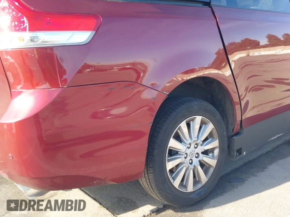 2014 Toyota Sienna XLE z VIN 5TDYK3DC6ES440358, wystawiony jako IAAI lot #40988116 z przebiegiem 87 692 mil mil oraz . Historia ofert i sprzedaży dostępna na DreamBid. Obrazek 20.