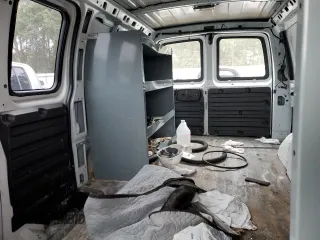 2005 Chevrolet Express Cargo z VIN 1GCFG15X051168059, wystawiony jako Copart lot #88302095 z przebiegiem Nie podano mil oraz Szkoda całkowita • Salvage title. Historia ofert i sprzedaży dostępna na DreamBid. Obrazek 10.