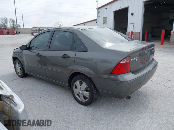 2005 Ford Focus S with VIN 1FAFP34N05W309572, listed as a IAAI auction lot 41861194 with 216,943 mi miles. Bid and sale history available at carsss.com. Image 3.