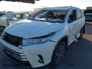 2019 Toyota Highlander SE with VIN 5TDJZRFH2KS566656, listed as a IAAI auction lot 41279310 with 103,172 mi miles. Bid and sale history available at carsss.com. Image 6.