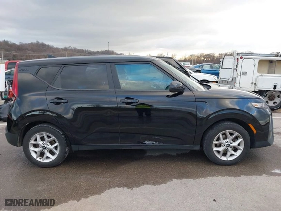2022 Kia Soul LX with VIN KNDJ23AU7N7163132, listed as a IAAI auction lot 41137660 with 109,791 mi miles. Bid and sale history available at carsss.com. Image 13.