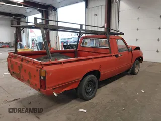 1983 Toyota Pickup z VIN JT4RN44R8D1137485, wystawiony jako IAAI lot #41741970 z przebiegiem 328 446 mil mil oraz . Historia ofert i sprzedaży dostępna na DreamBid. Obrazek 4.