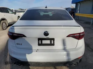 2024 Volkswagen Jetta GLI 40th Anniversary Edition z VIN 3VW8T7BU4RM051253, wystawiony jako Copart lot #46690325 z przebiegiem 9253 mil mil oraz Szkody całkowita. Historia ofert i sprzedaży dostępna na DreamBid. Obrazek 6.