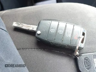 2015 Kia Soul z VIN KNDJN2A26F7212967, wystawiony jako IAAI lot #42370638 z przebiegiem 131 821 mil mil oraz . Historia ofert i sprzedaży dostępna na DreamBid. Obrazek 11.