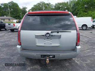 2010 Cadillac Escalade Luxury z VIN 1GYUKBEF9AR257170, wystawiony jako IAAI lot #42345631 z przebiegiem 206 653 mil mil oraz . Historia ofert i sprzedaży dostępna na DreamBid. Obrazek 16.
