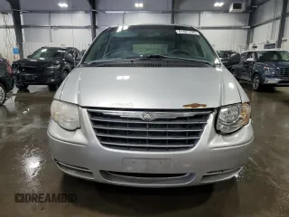 2005 Chrysler Town & Country Touring with VIN 2C4GP54L25R412221, listed as a Copart auction lot 41481705 with 304,558 mi miles and Salvage Title. Bid and sale history available at carsss.com. Image 5.