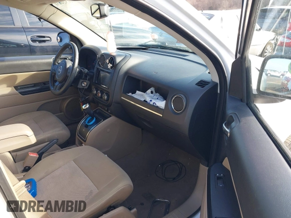 2011 Jeep Compass with VIN 1J4NT1FA2BD239588, listed as a IAAI auction lot 41324431 with 190,116 mi miles. Bid and sale history available at carsss.com. Image 5.