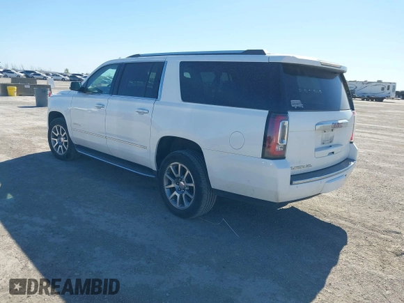 2020 GMC Yukon XL Denali with VIN 1GKS2HKJ9LR298494, listed as a IAAI auction lot 41817872 with 111,730 mi miles. Bid and sale history available at carsss.com. Image 3.
