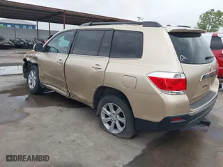 2011 Toyota Highlander with VIN 5TDZK3EH3BS038579, listed as a IAAI auction lot 37866988 with 128,956 mi miles. Bid and sale history available at carsss.com. Image 3.