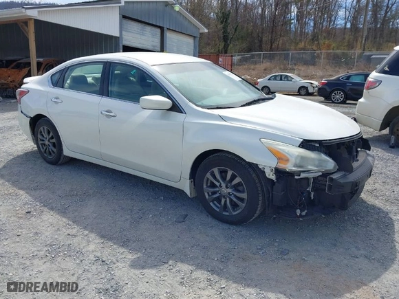 2015 Nissan Altima 2.5 S with VIN 1N4AL3AP5FC224709, listed as a IAAI auction lot 41802535 with 112,045 mi miles. Bid and sale history available at carsss.com. Image 1.