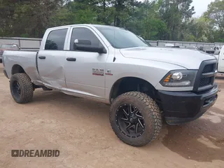 2017 Ram 2500 Tradesman z VIN 3C6UR5CL5HG745156, wystawiony jako IAAI lot #41885254 z przebiegiem 152 177 mil mil oraz . Historia ofert i sprzedaży dostępna na DreamBid. Obrazek 1.