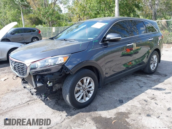 2019 Kia Sorento LX with VIN 5XYPG4A32KG538030, listed as a IAAI auction lot 41628882 with 120,392 mi miles. Bid and sale history available at carsss.com. Image 2.