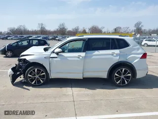 2022 Volkswagen Tiguan SEL R-Line with VIN 3VV4B7AX5NM109074, listed as a IAAI auction lot 41811750 with 29,069 mi miles. Bid and sale history available at carsss.com. Image 15.