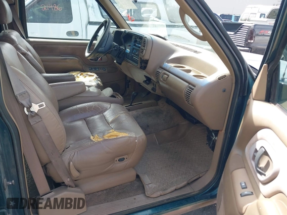 1995 Chevrolet Suburban with VIN 1GNGK26N9SJ397588, listed as a IAAI auction lot 42114009 with 238,914 mi miles. Bid and sale history available at carsss.com. Image 5.
