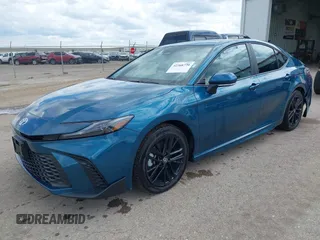 2025 Toyota Camry LE z VIN 4T1DAACK4SU518573, wystawiony jako IAAI lot #42368770 z przebiegiem 30 727 mil mil oraz . Historia ofert i sprzedaży dostępna na DreamBid. Obrazek 19.