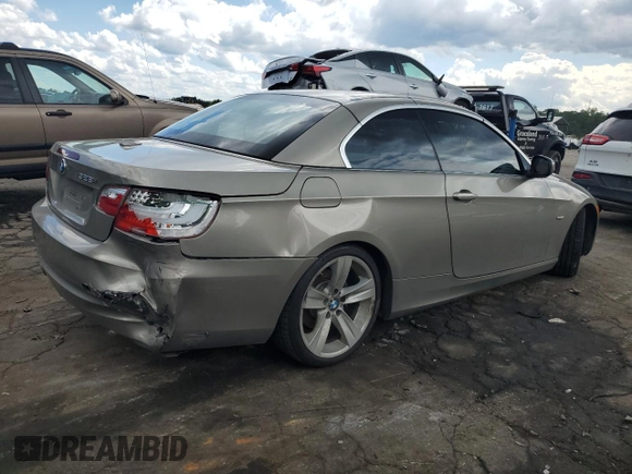 2011 BMW 3 Series 328i z VIN WBADW3C56BE537547, wystawiony jako Copart lot #55731295 z przebiegiem 117 059 mil mil oraz Szkoda całkowita • Salvage title. Historia ofert i sprzedaży dostępna na DreamBid. Obrazek 3.