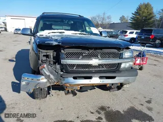 2005 Chevrolet Avalanche Z71 with VIN 3GNEK12ZX5G210052, listed as a IAAI auction lot 41327694 with 145,716 mi miles. Bid and sale history available at carsss.com. Image 6.